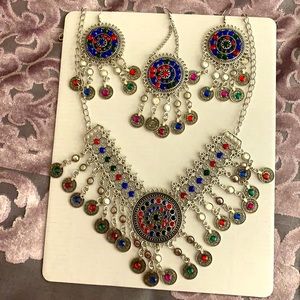 Neckles, headband, and earring.